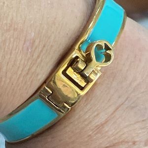 Kate Spade New York turquoise blue gold tone hinged bracelet bangle turn lock